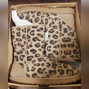 Ugg Classic Short Il Leopard Print Booties Size 8